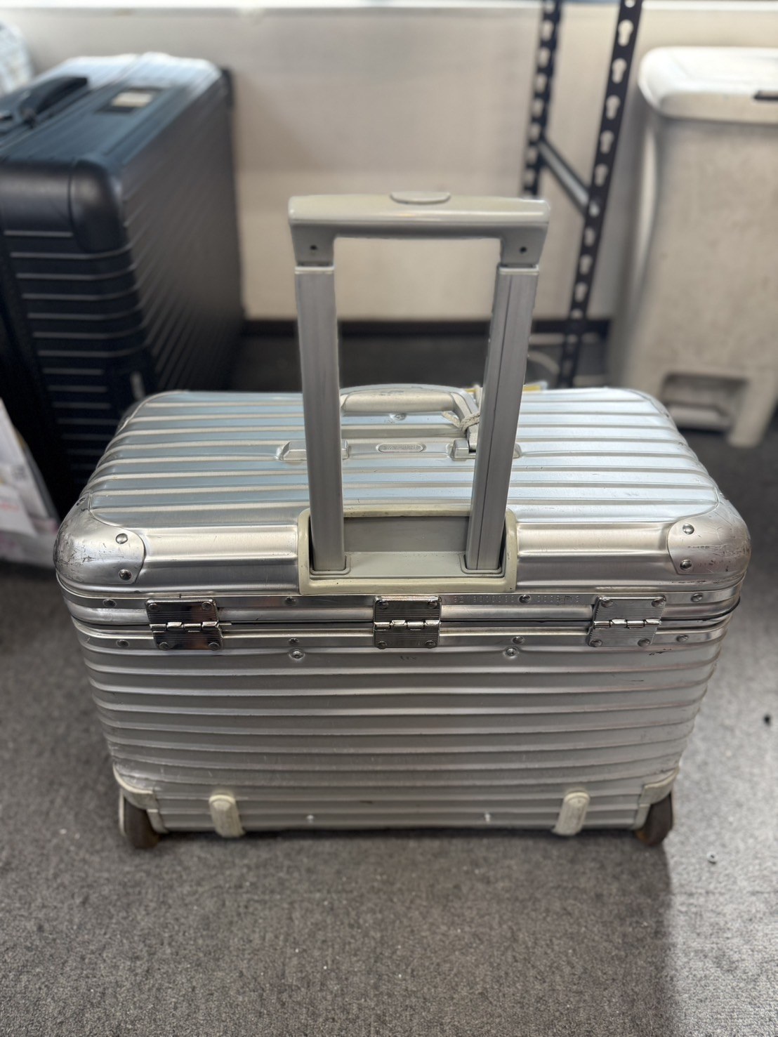 RIMOWA(リモワ)の伸縮ハンドルカスタム修理(純正品使用) 修理後