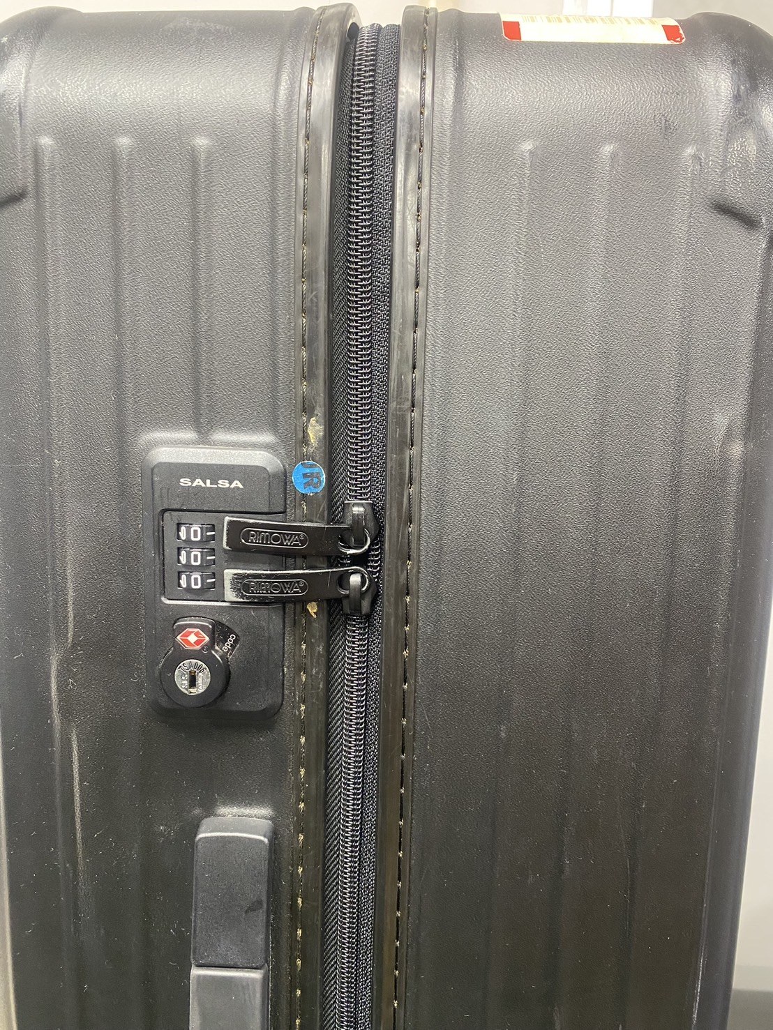 リモワ(RIMOWA)ファスナー片面全交換の修理事例 修理後