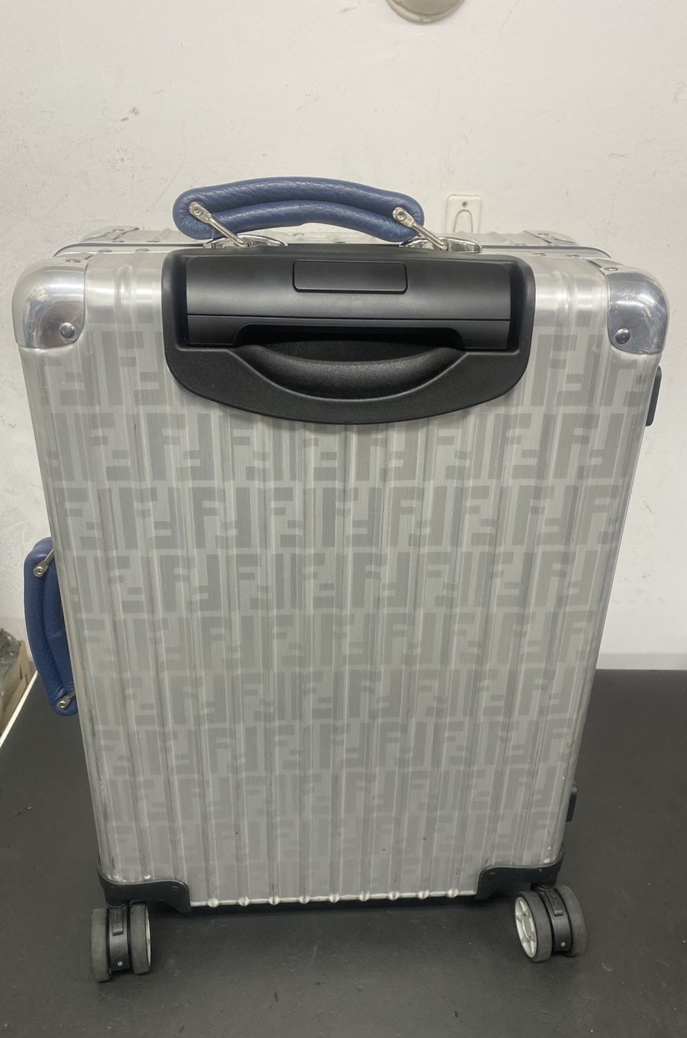 リモワ×フェンディ(RIMOWA FENDI)伸縮ハンドル交換の修理事例(純正品交換) 修理後