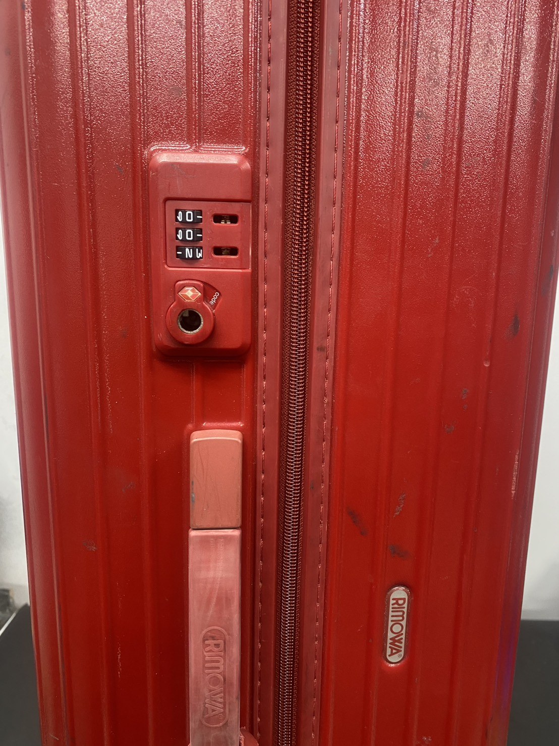 リモワ(RIMOWA)ロック交換の修理事例(純正品交換) 修理前