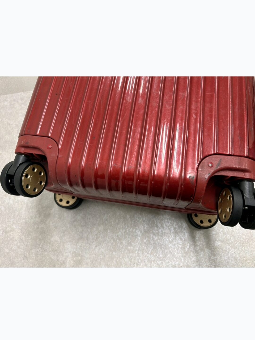リモワ(RIMOWA)キャスター4輪交換の修理事例(代用品交換) 修理後