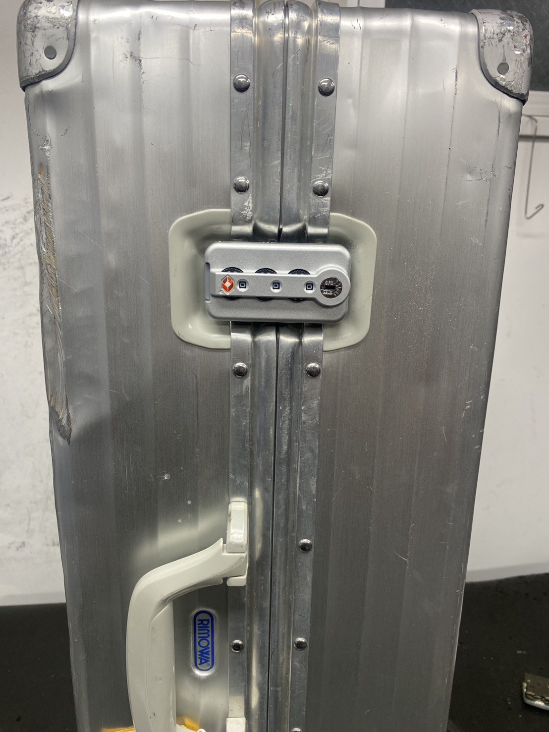 リモワ(RIMOWA)旧型ロックをTSAロックへアップデート 修理後