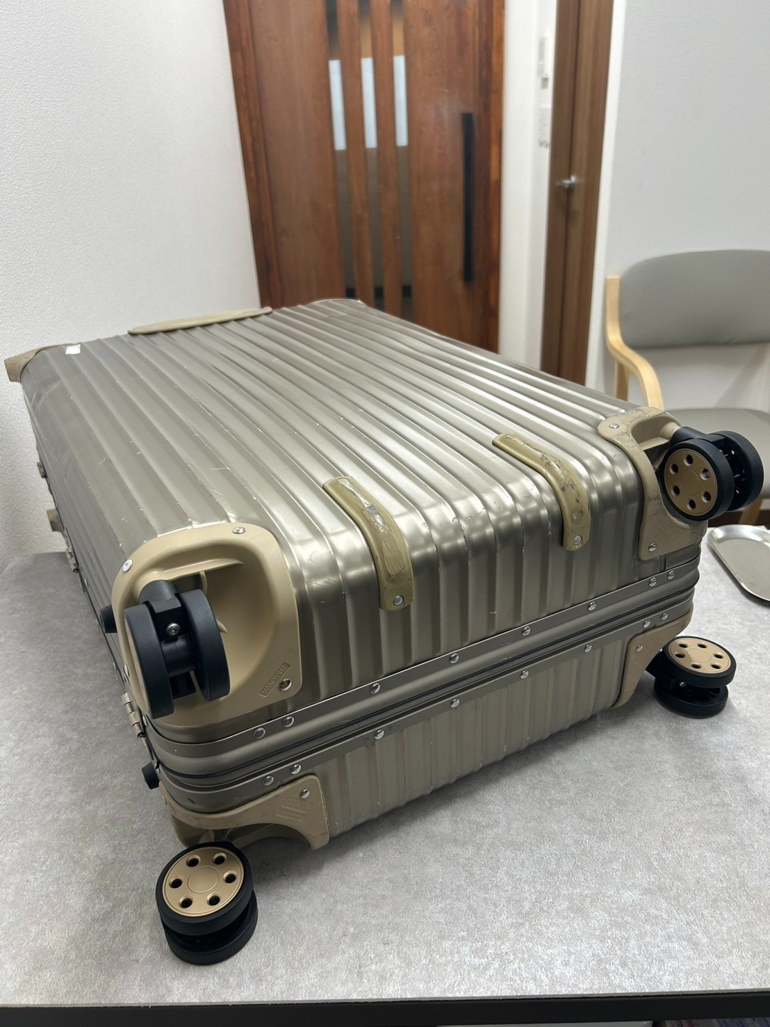 リモワ(RIMOWA)ハウジング+キャスター交換の修理事例(純正品+代用品) 修理後