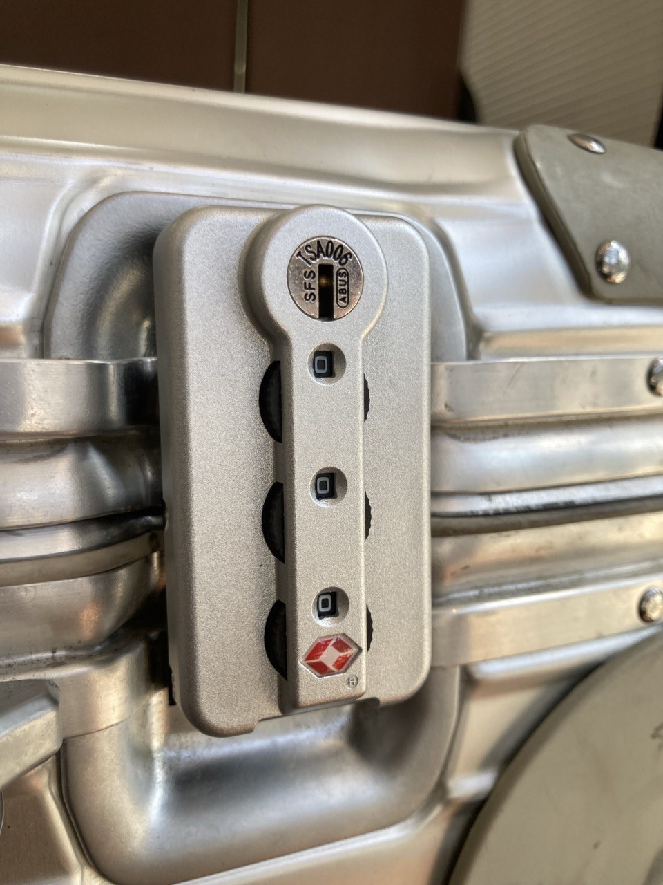 RIMOWA(リモワ)のロック交換修理 修理後